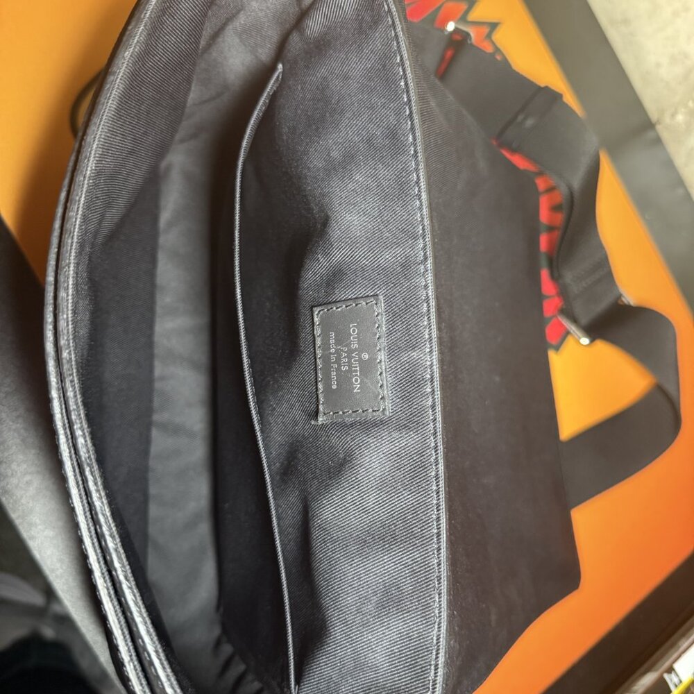 Louis Vuitton District PM in Damier Graphite coated canvas messenger bag - Picture 4 of 4